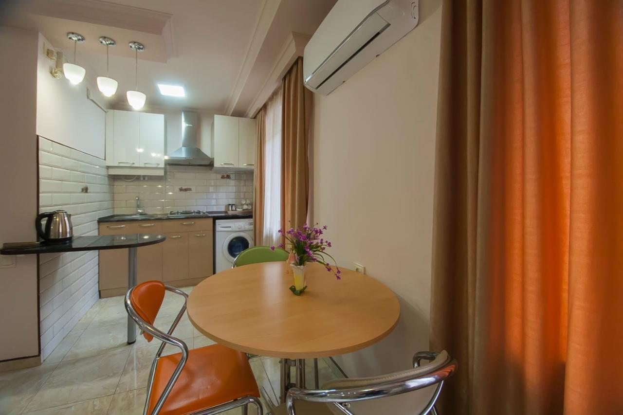 Studio On Papazyan 12 Jerevan Exteriör bild