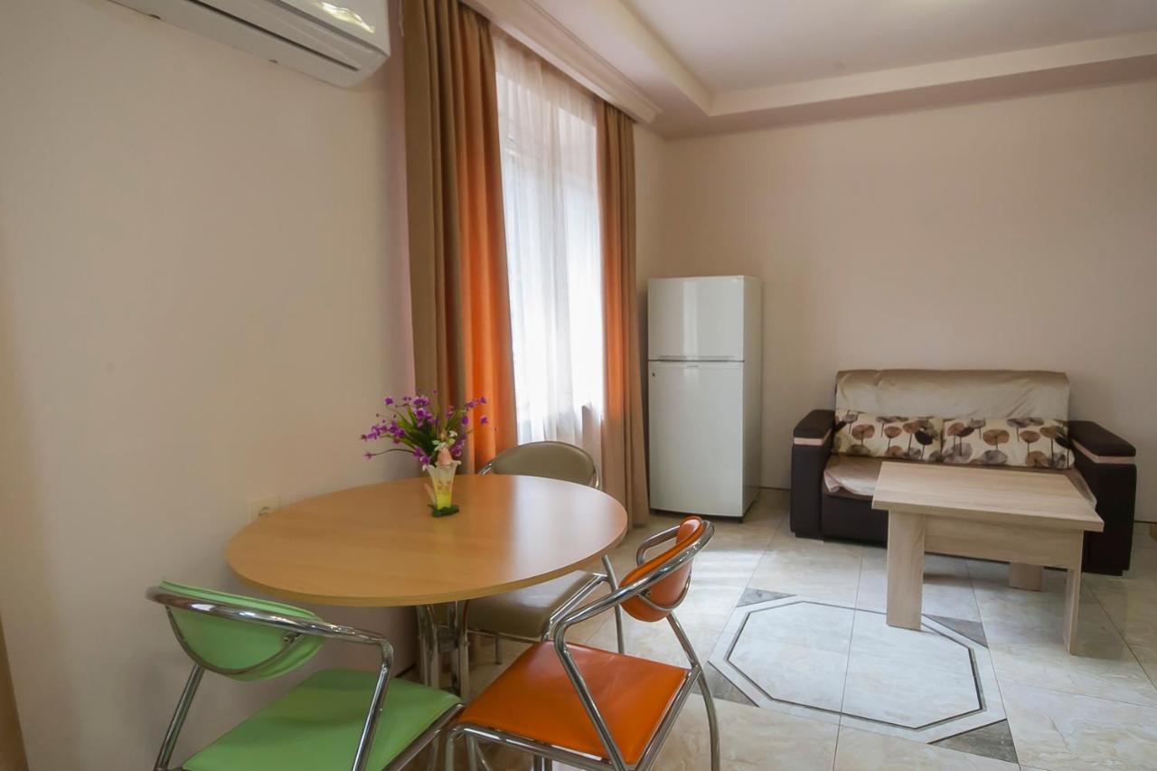 Studio On Papazyan 12 Jerevan Exteriör bild