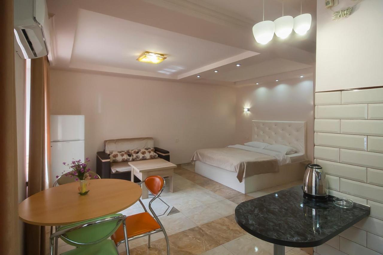 Studio On Papazyan 12 Jerevan Exteriör bild