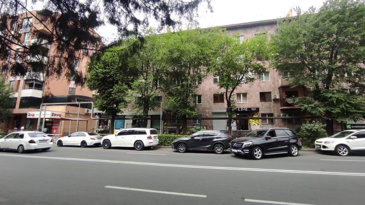 Studio On Papazyan 12 Jerevan Exteriör bild
